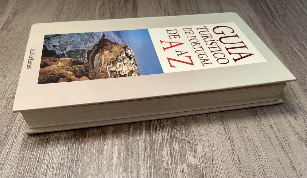 Livro: "Guia Turístico de Portugal de A a Z"