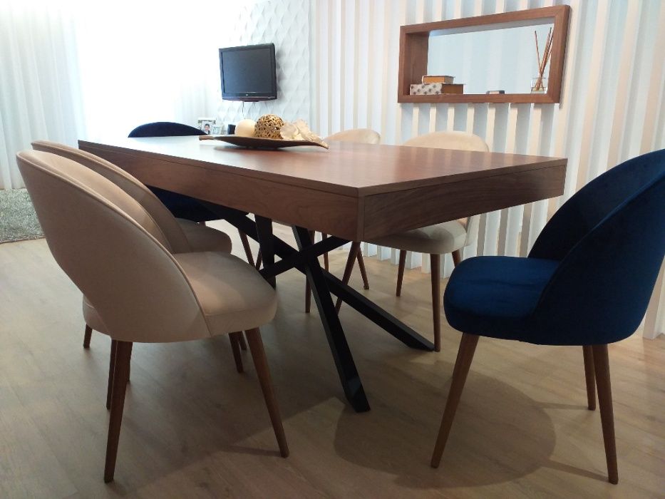 Mesa Jantar Extensível Nogueira e Pé Ferro Preto