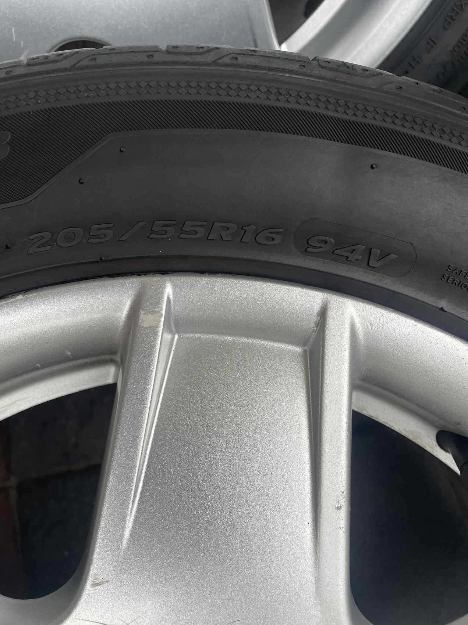Felgi VW 16 5x100 z letnimi oponami Hankook