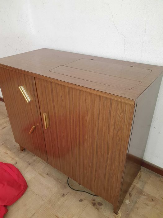 Máquina de Costura Singer Modelo 518, com pouco uso