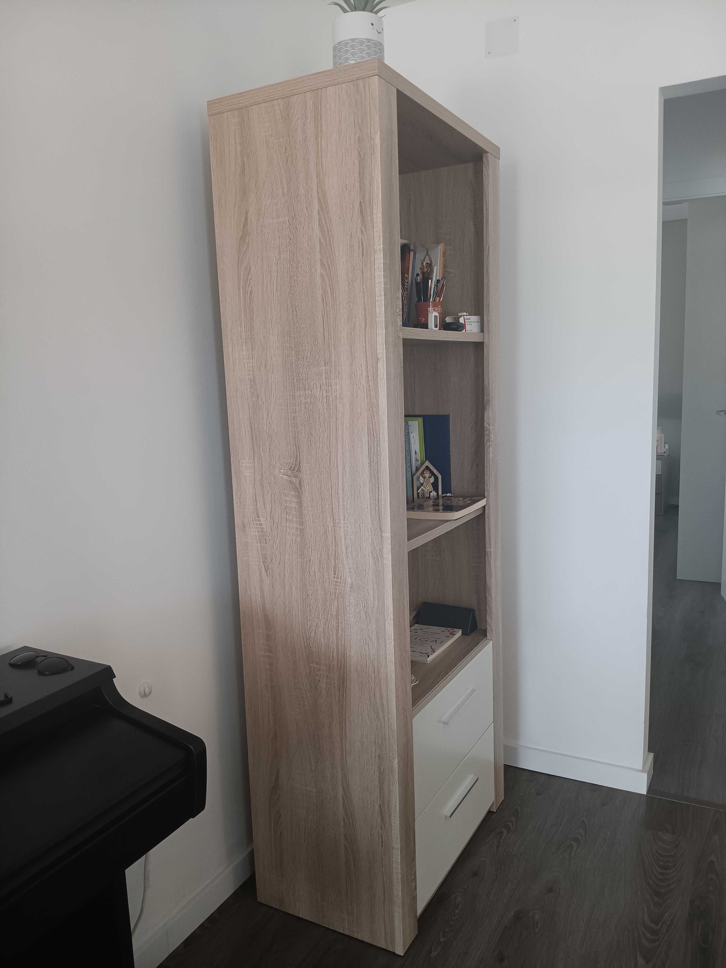 Estante de sala versátil