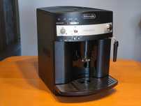 Ekspres ciśnieniowy do kawy DeLonghi Magnifica