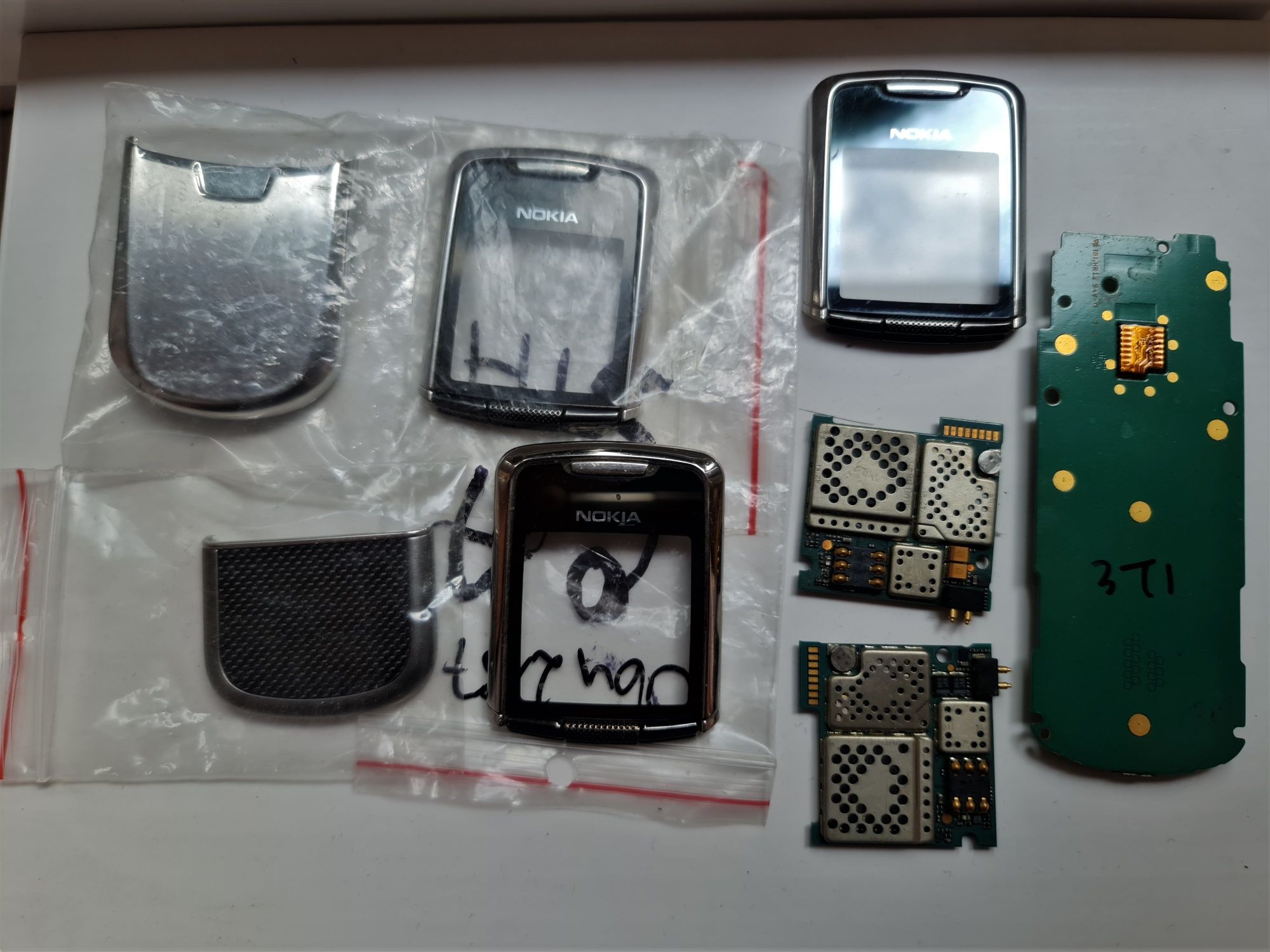 Nokia 8800 Silver, Arte, Sirocco Carbon.