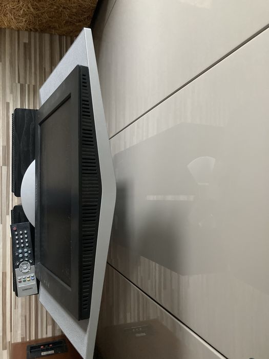 Telewizorek samsung 15 cali