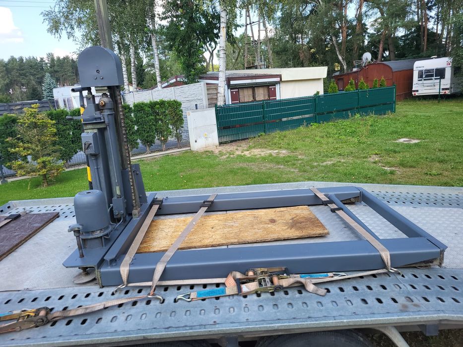 Podnośnik samochodowy hydrauliczny nożycowy  1500 kg
