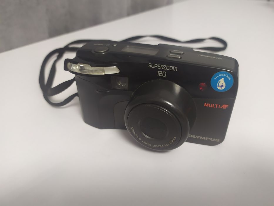 Olympus Superzoom 120 компактна 35-міліметрова плівкова камера