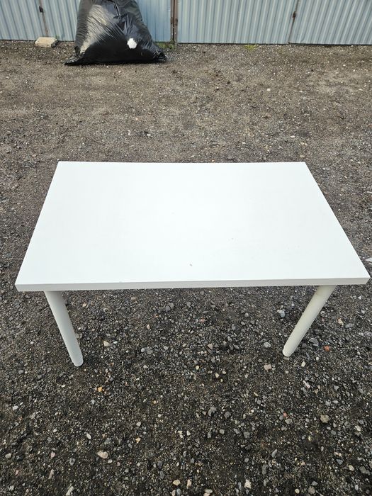 Biały stolik IKEA