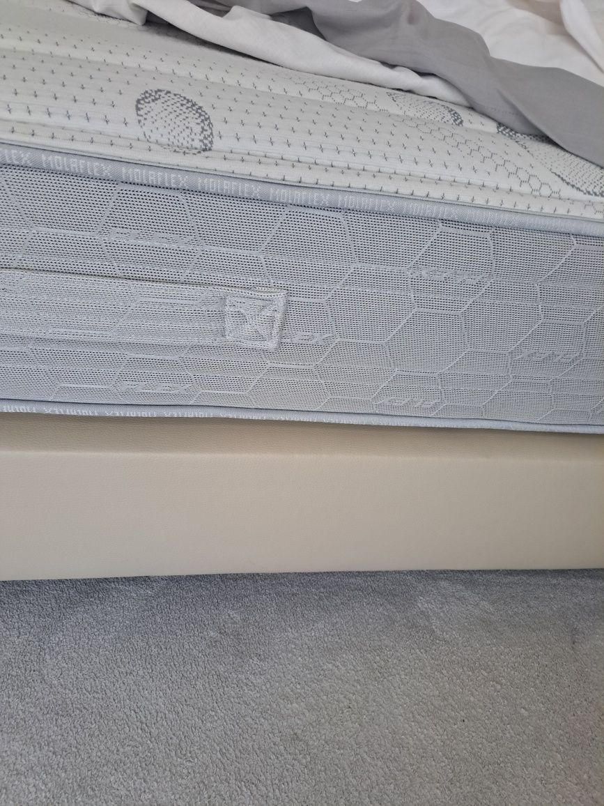 cama de casal - sommier com colchão.