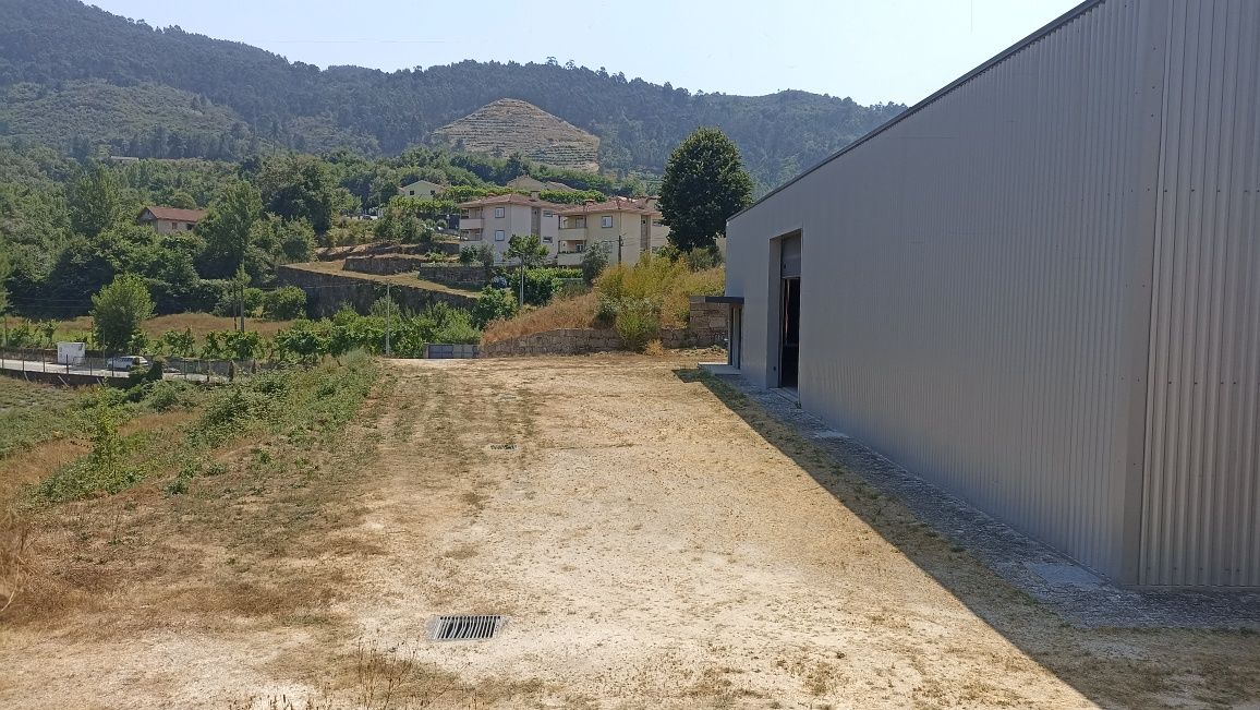 Arrenda-se Pavilhão/Industria c/logradouro e espaço opcional