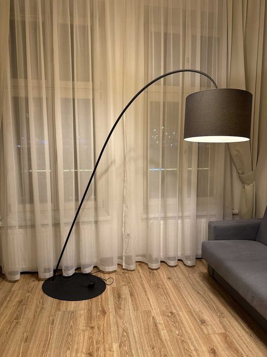 Czarna lampę podłogową - nowoczesny design, ciemnoszary klosz