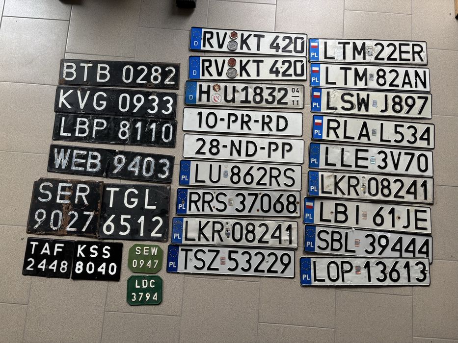 Czarne stare tablice rejestracyjne motocyklowe PRL zabytkowe