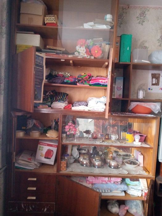 Полиця навісна тумба під телевізор сервант