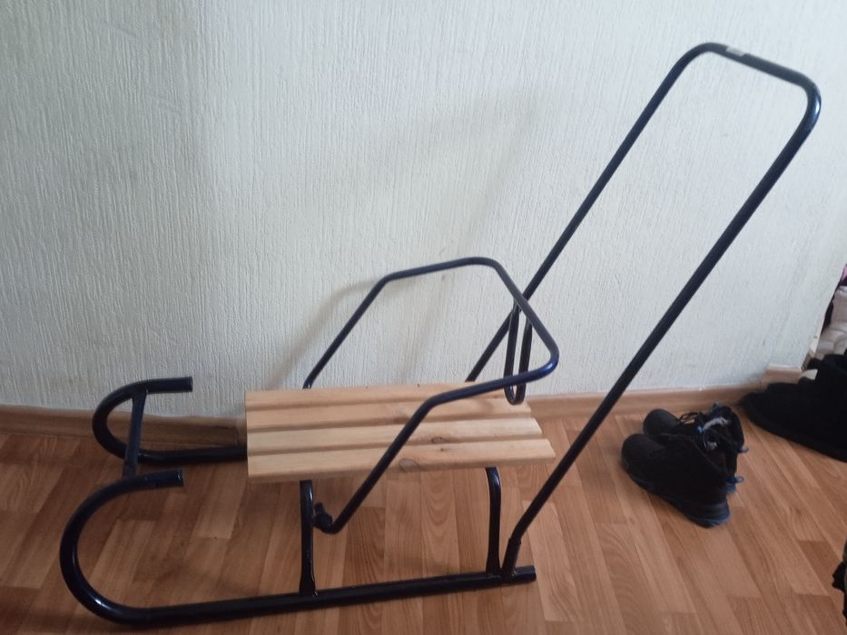 Продам санки новиє