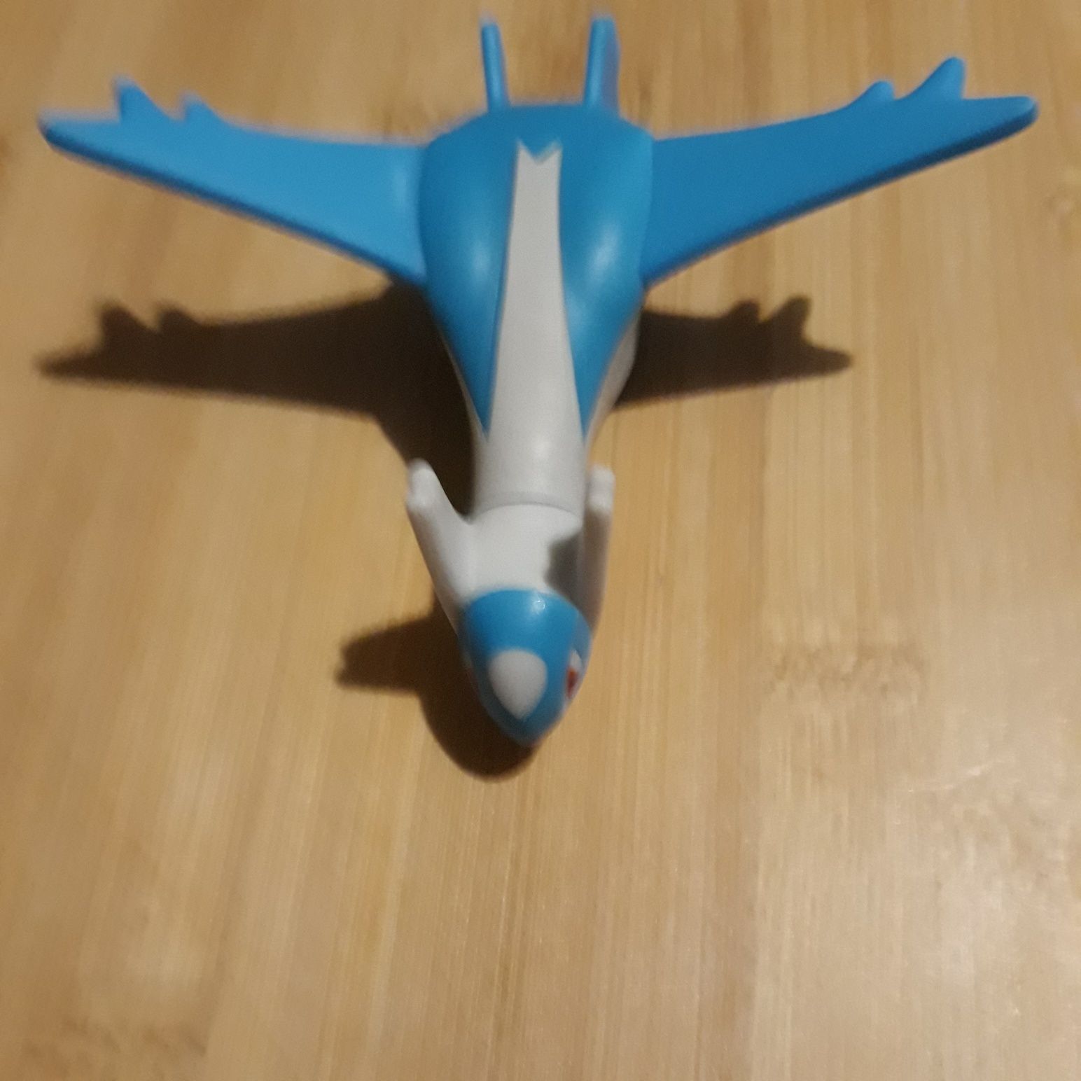 Sprzedam  figurkę Pokemon Latios 2szt