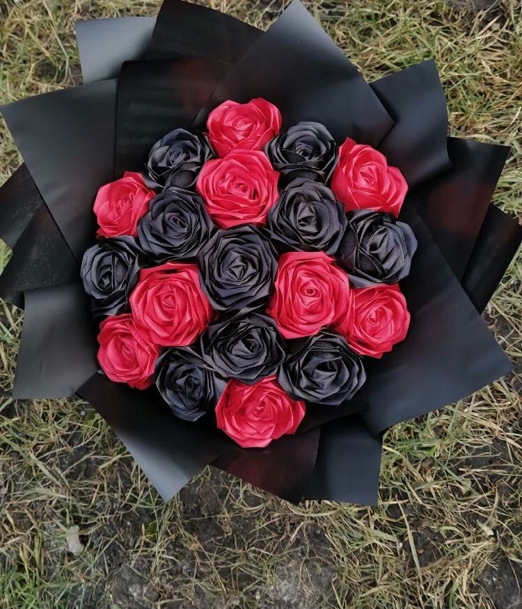 Розы из атласной ленты