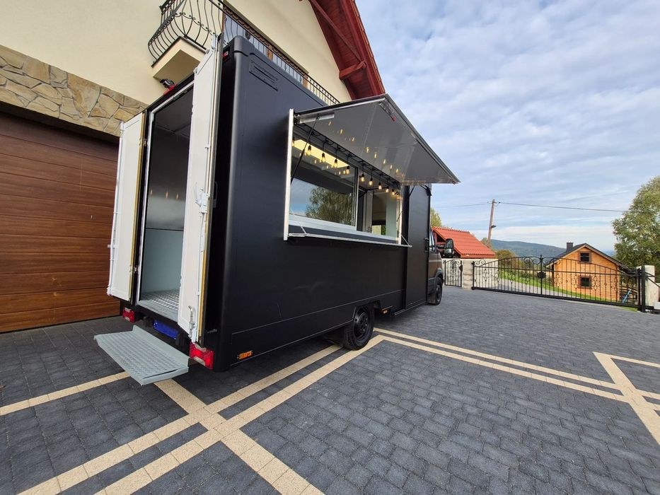 Iveco FoodTruck Sklep Bar Specjalny Samochód gastronomiczny  Iveco Sklep-Bar Samochód specjalny Gastronomiczny Burger Pizza itd.