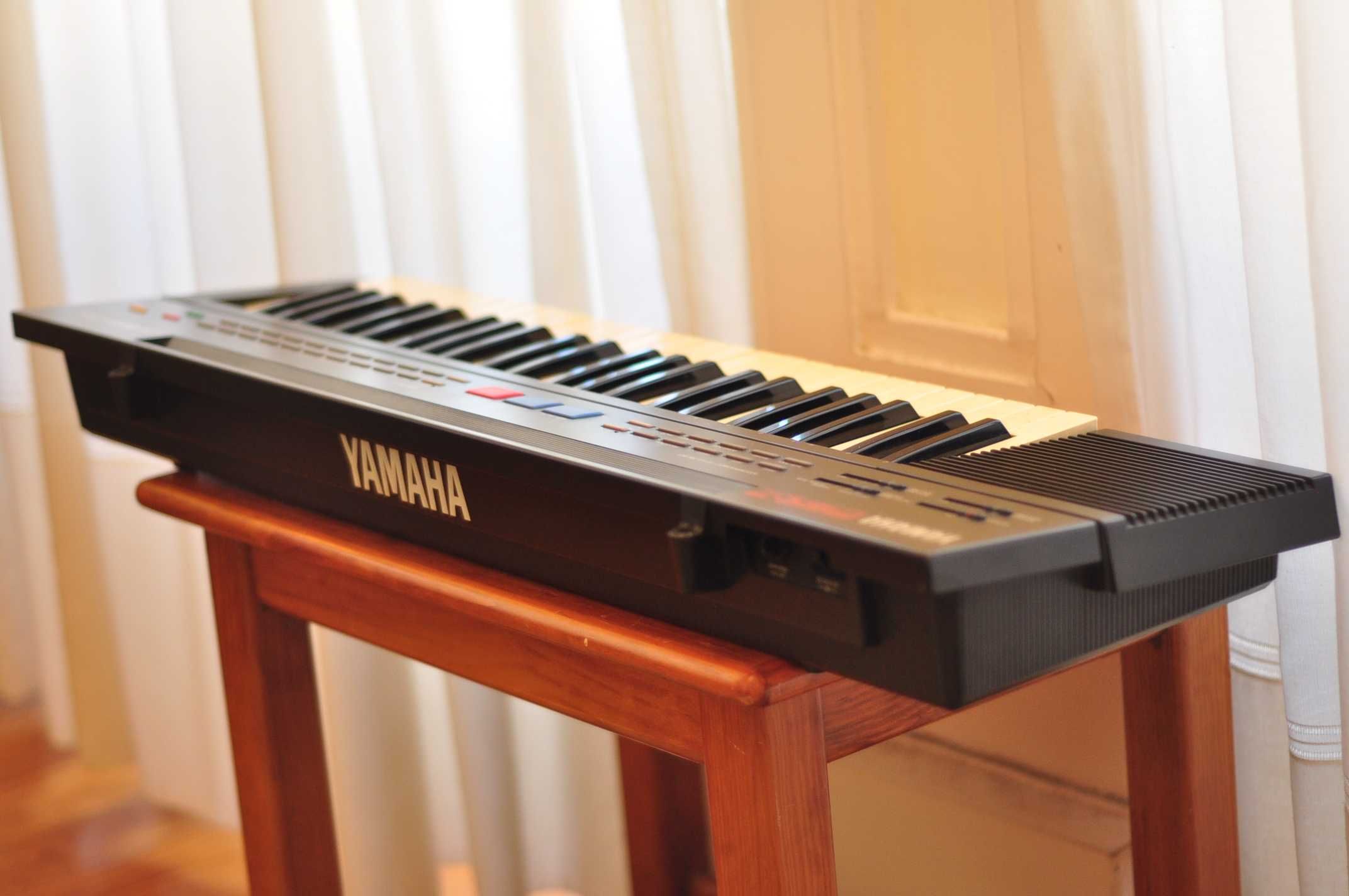 teclado Yamaha PSR-7 (80's keyboard with lush FM!)
