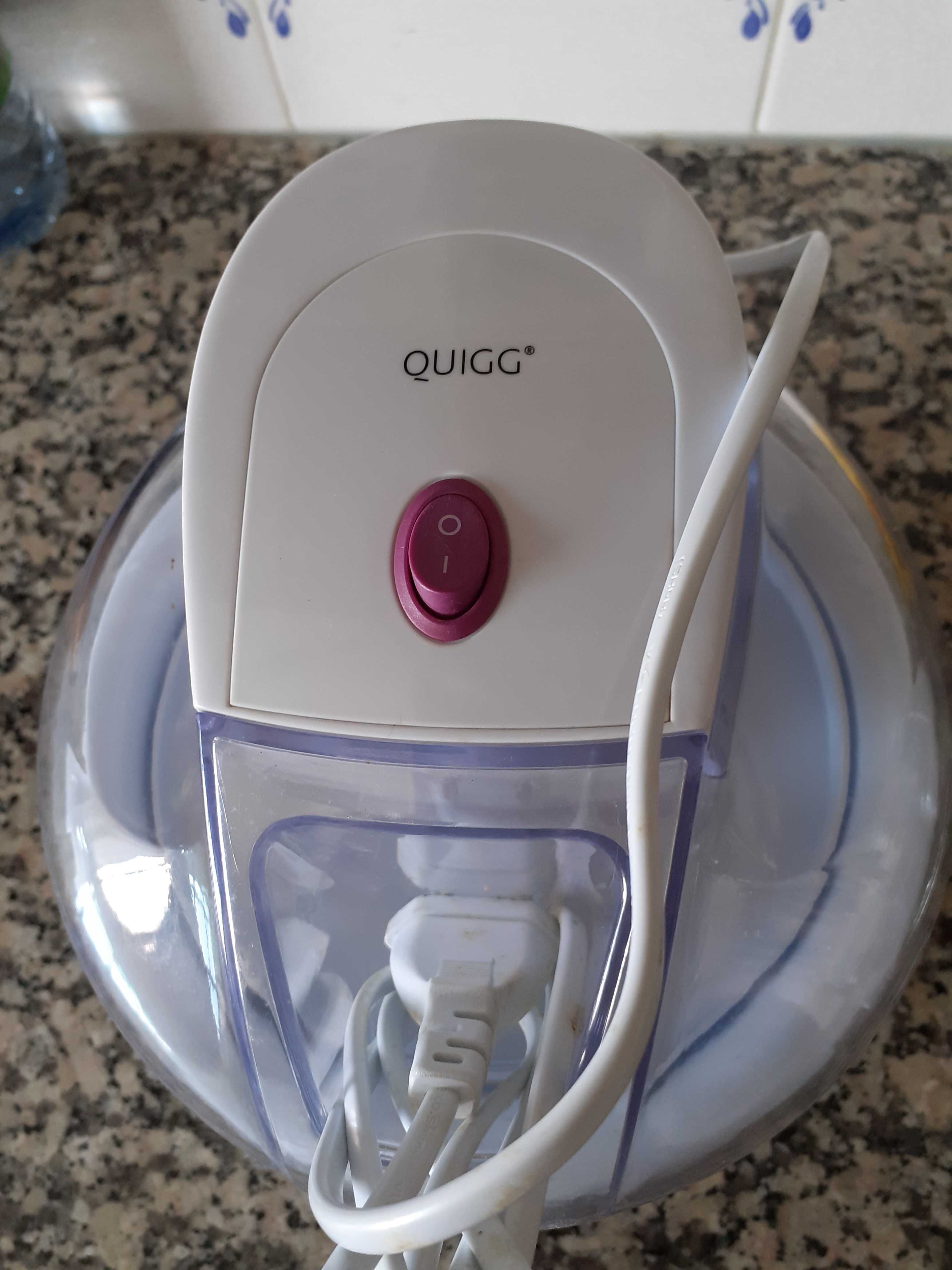 Máquina de confeccionar gelados usada duas vezes.