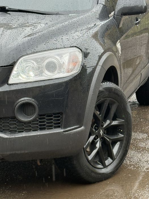 Chevrolet Captiva black c100