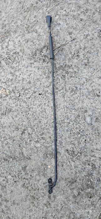 Тримач капота Kia Sportage