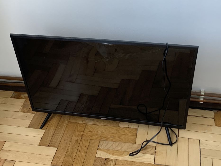 Продам розбитий телевізор