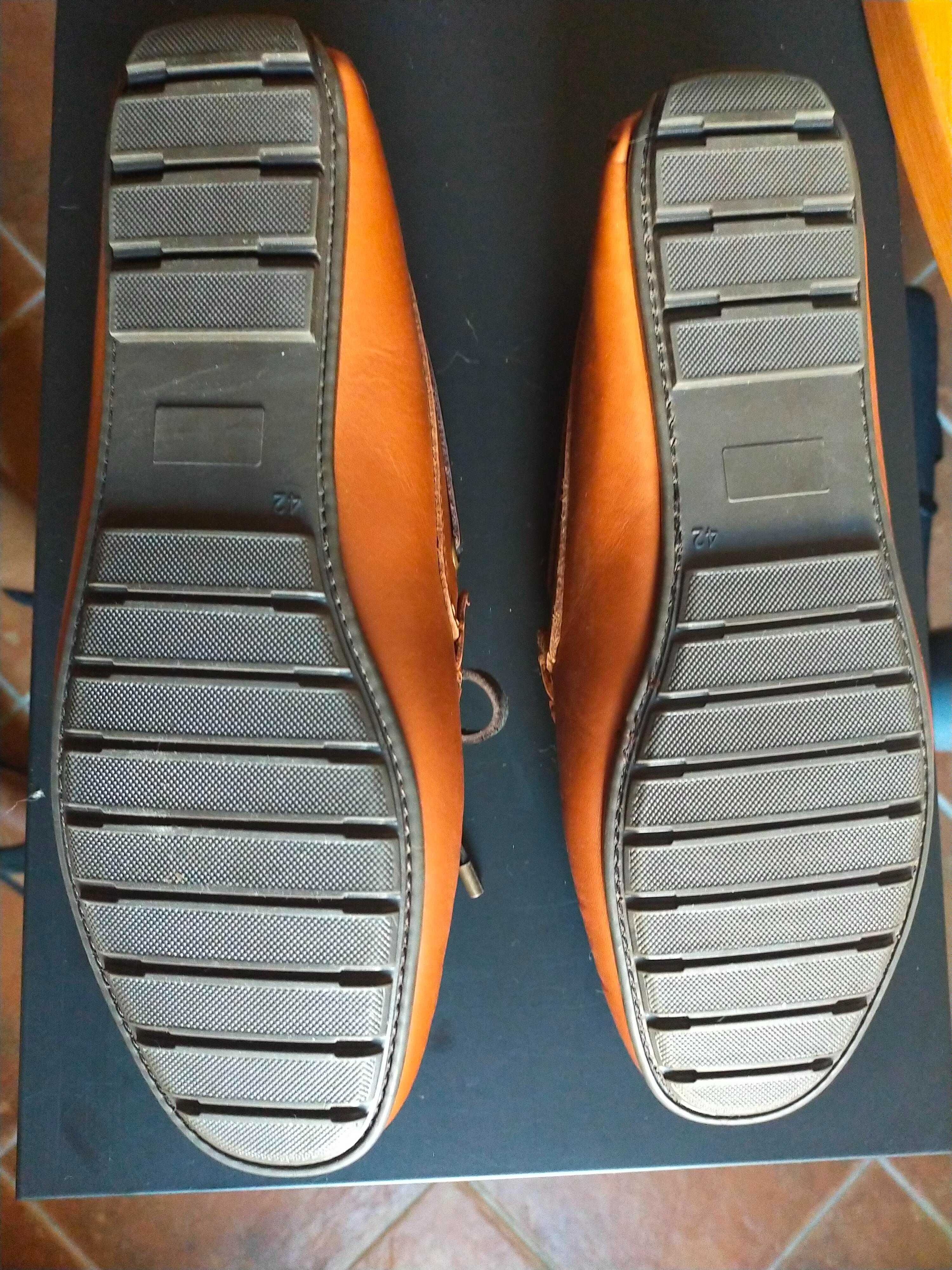 2 Pares de Sapatos Novos de Pele - Nº42 - Marca Seaside