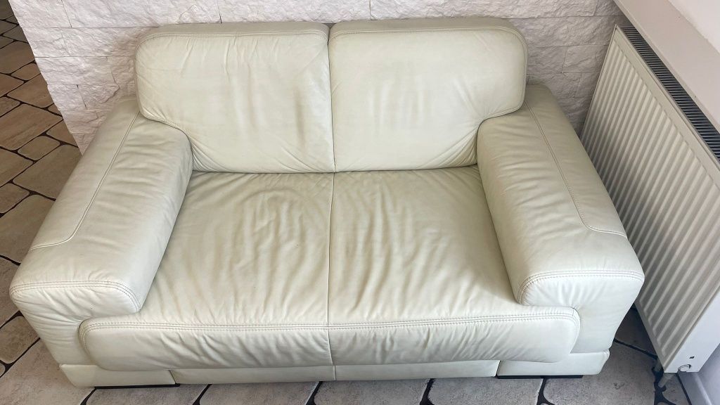 Komplet 2 x biała sofa kanapa ekoskóra + stolik kawowy brąz