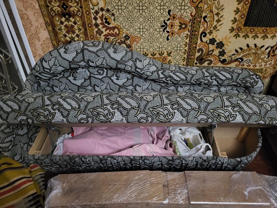 Продам диван-тахту з нішею для зберігання