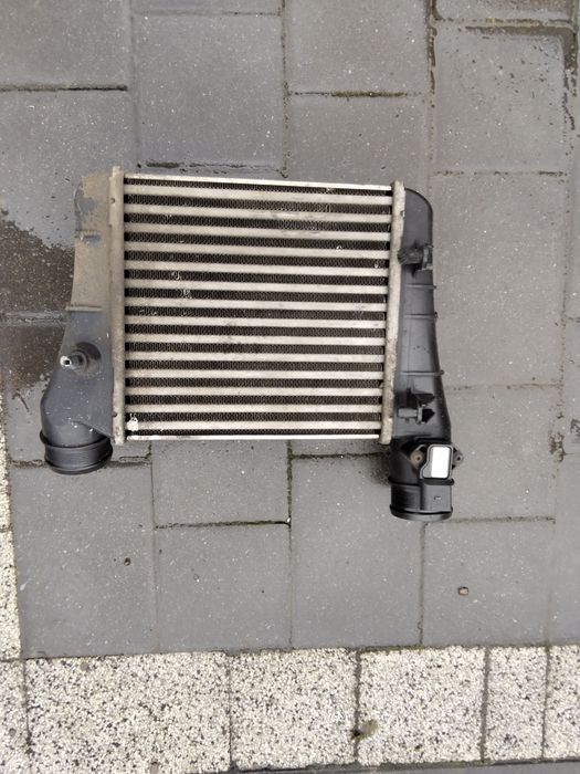 Audi A4 B7 2.0 TDI intercooler chłodnica powietrza