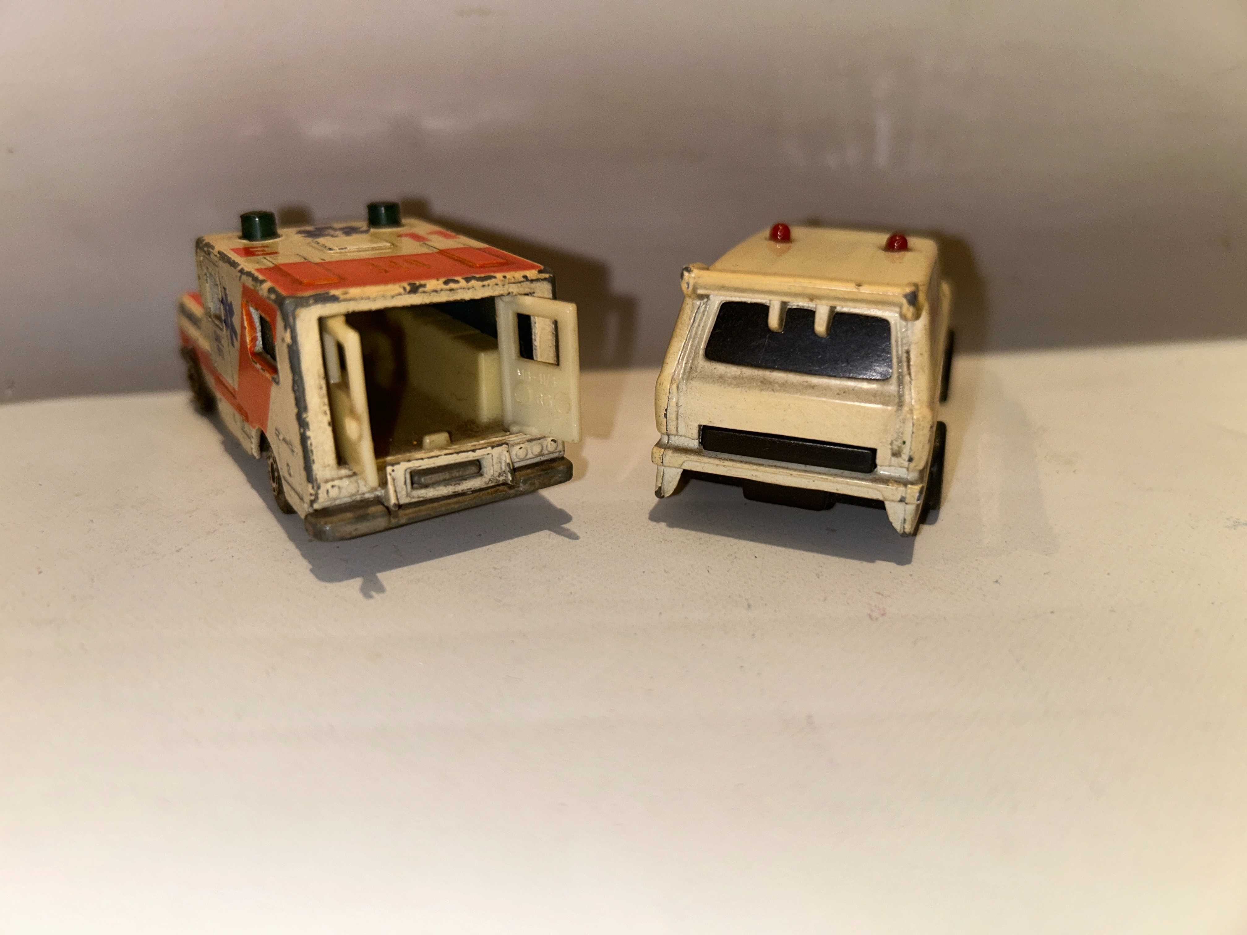 2 Stare samochodziki MATCHBOX Ambulance...