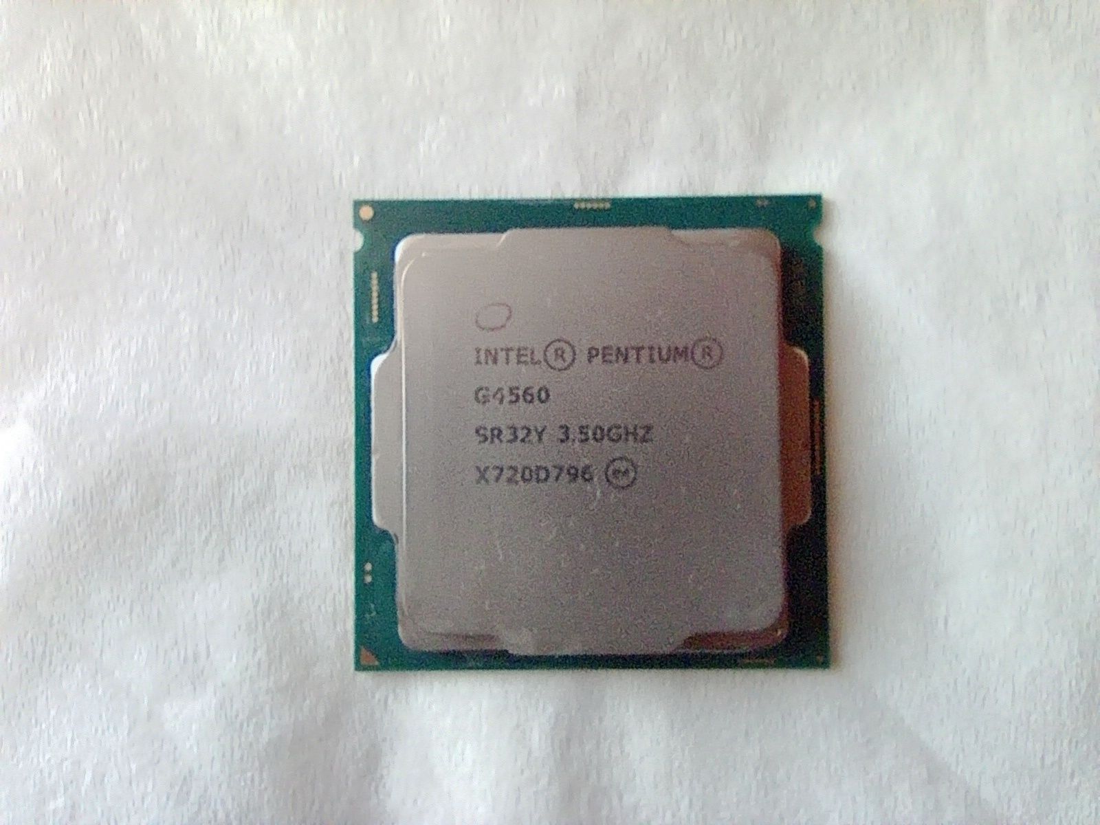 Процесор Intel Pentium G4560