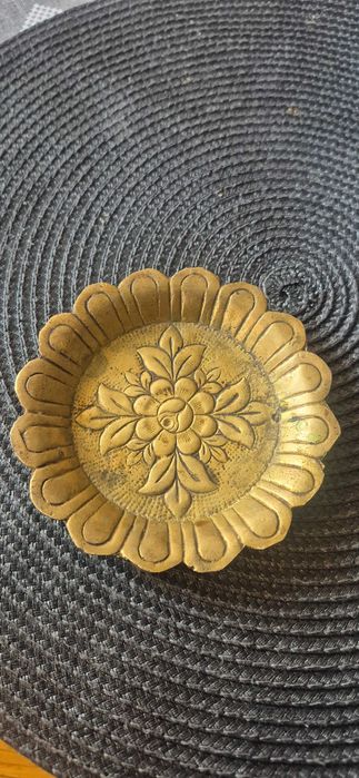 Stara ciężka przedwojenna mosiężna popielniczka średnica 11 cm