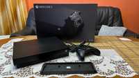 Xbox One X, dysk 1 TB, nowy pad od Series X, stojak, okablowanie i gra