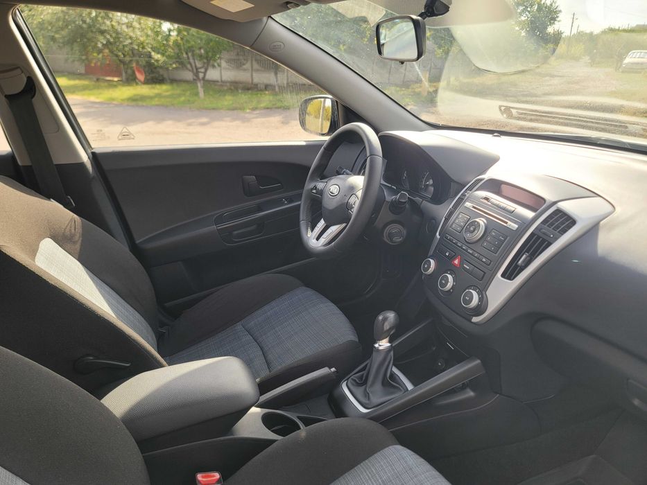 Kia Ceed 2009, 1.4 MT (90 к.с.)