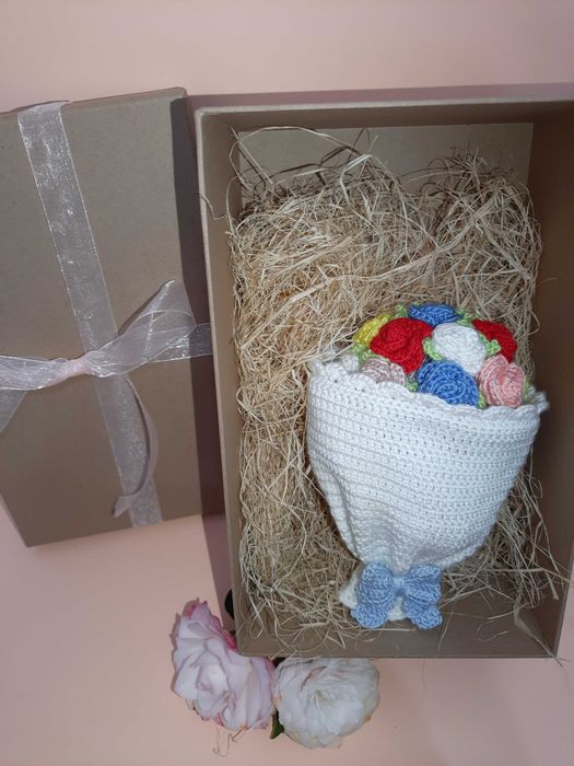 Peluche Reversível em Amigurumi Bonequinha e Bouquet de Flores |Croché