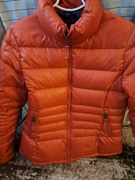 Продам зимову куртку в гарному стані