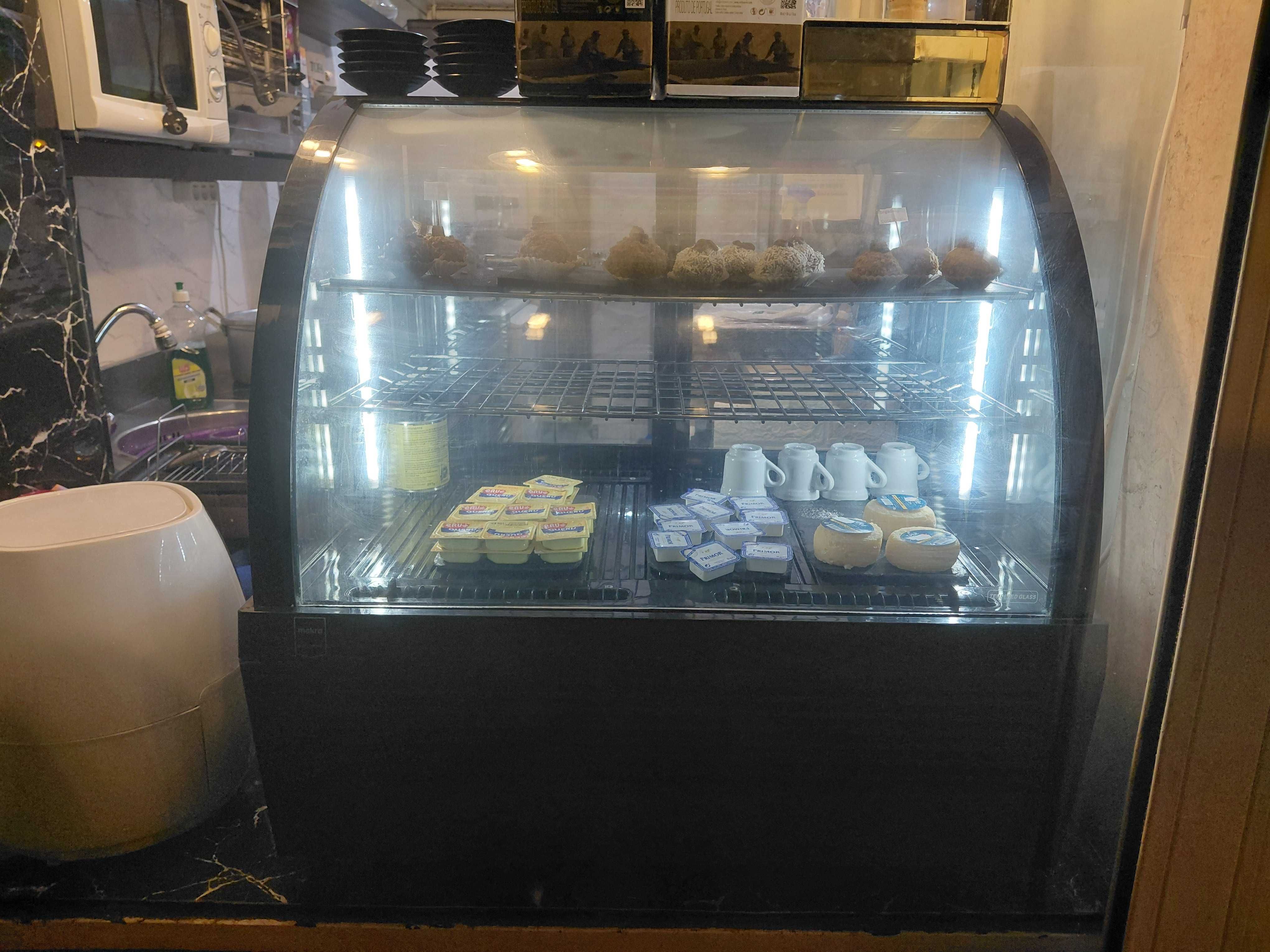 Vitrine refrigerada com luz