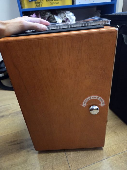 Cajon Meindl Pickup z możliwością podłączenia do wzmacniacza DODATKI