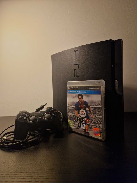 PS3 Slim 320GB C/ Comando e FIFA 13 - 50€