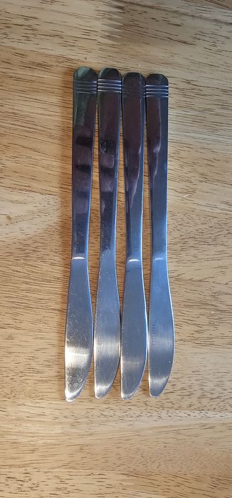 4 noże stołowe (cztery sztuki)