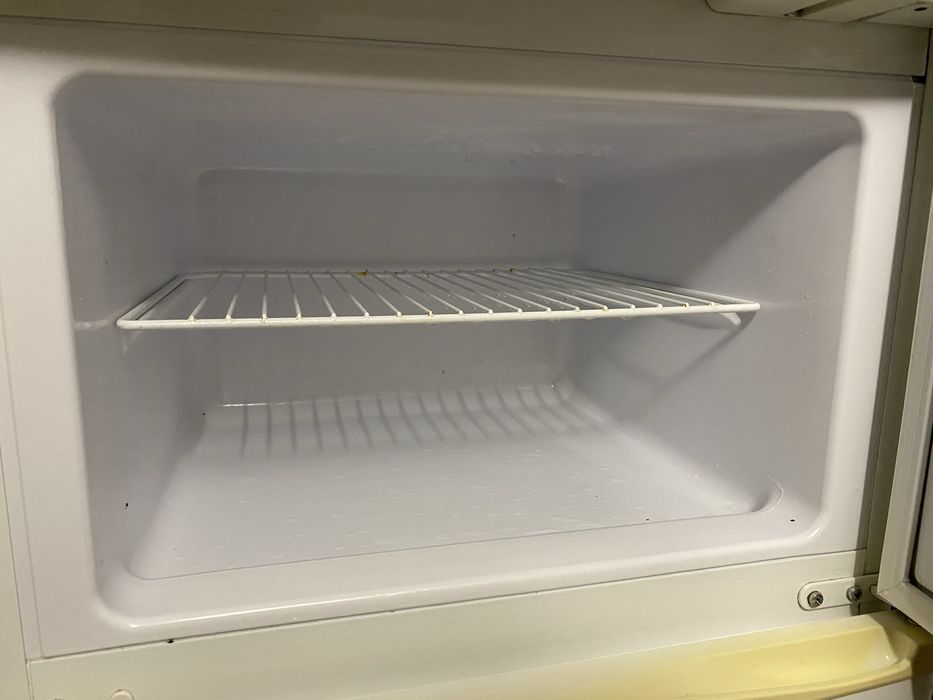 Продам холодильник (сломанный) на ремонт/запчасти