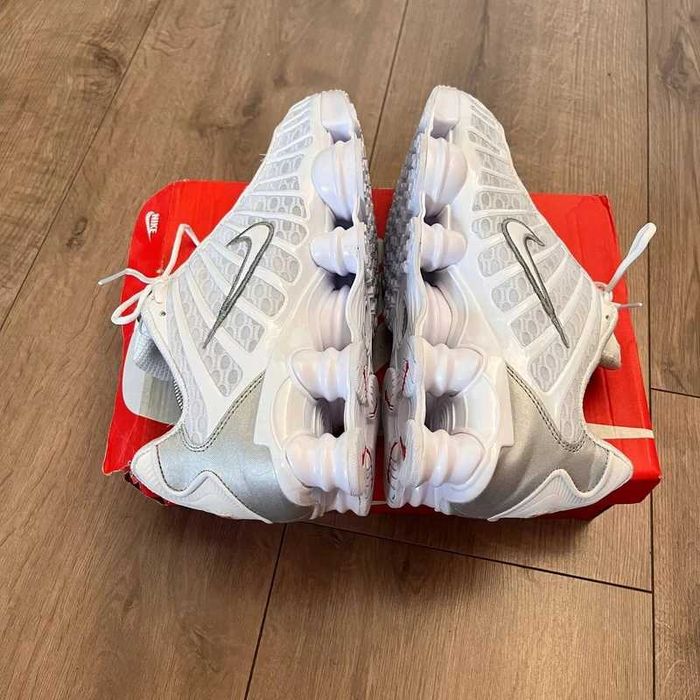 Buty-Trampk-Nike Shox White R.39