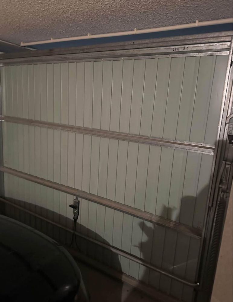 Vendo portao de garagem sem motor