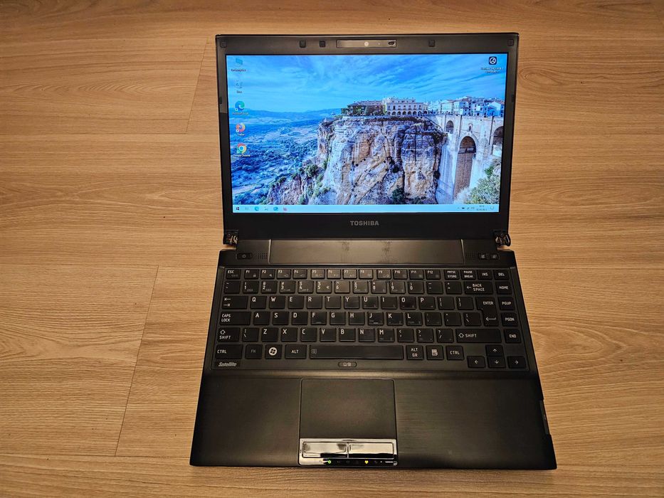 Laptop Toshiba Satellite R630 13,3" Intel i3 6GB RAM SSD Bateria OK