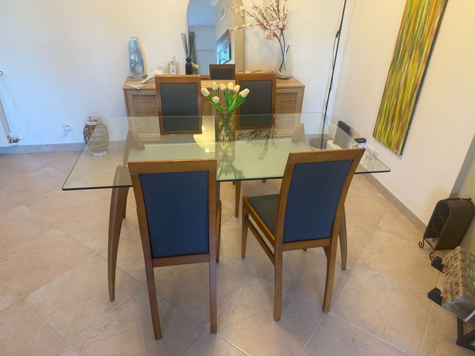 Mesa de jantar e cadiras