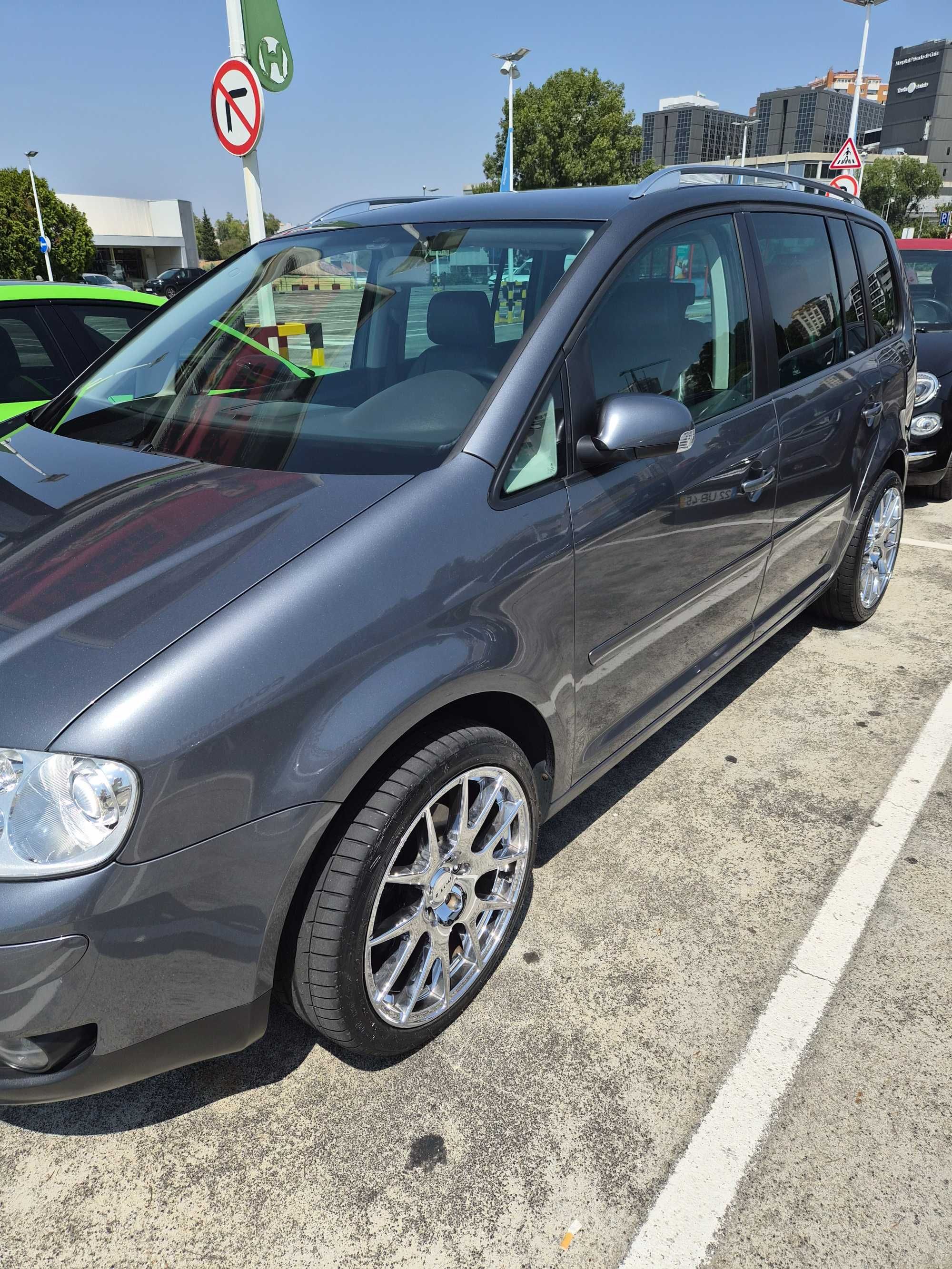 VW Touran 2004 – 7 lugares – 120.000 km – €8.000