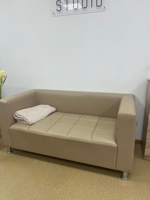 Офісний диван під реставрацію або перетяжку