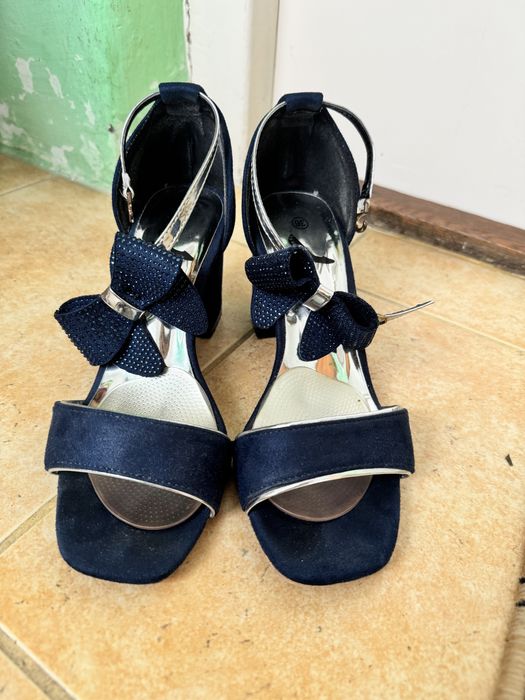 Босоніжки на підборах 36р