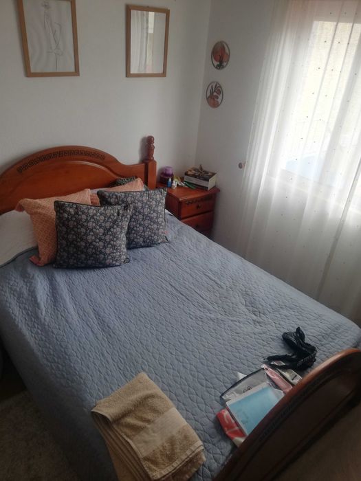 Aluga-se quarto em moradia