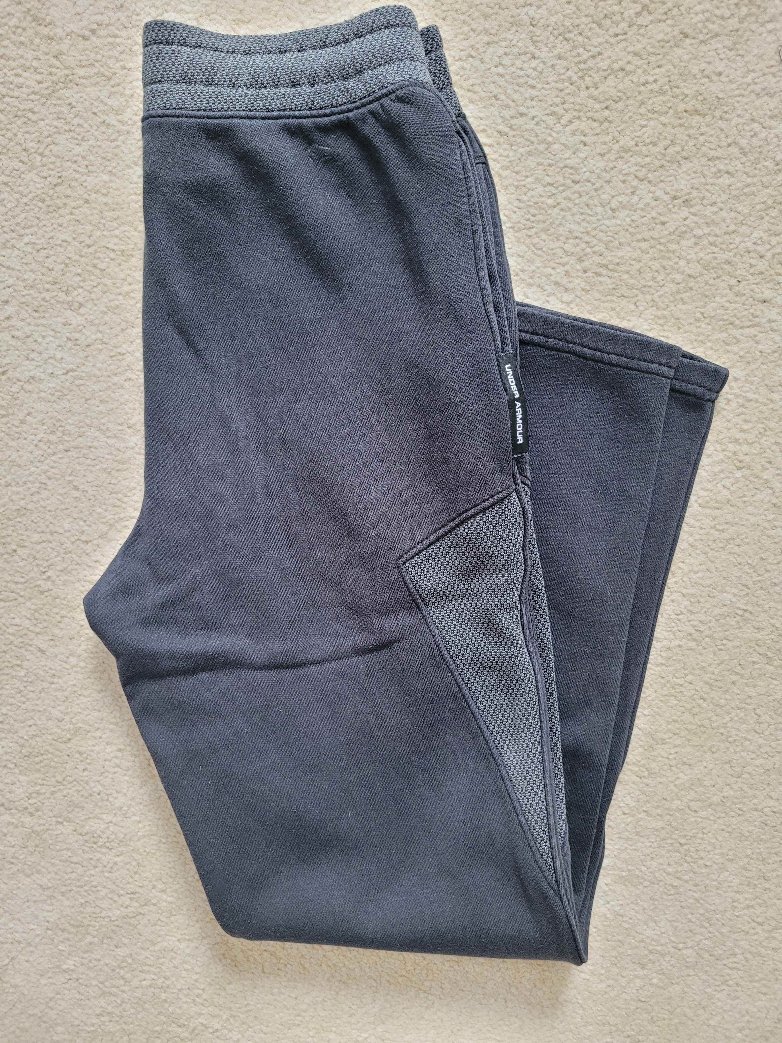 Spodnie dresowe UNDER ARMOUR _  rozm. 140-146 cm